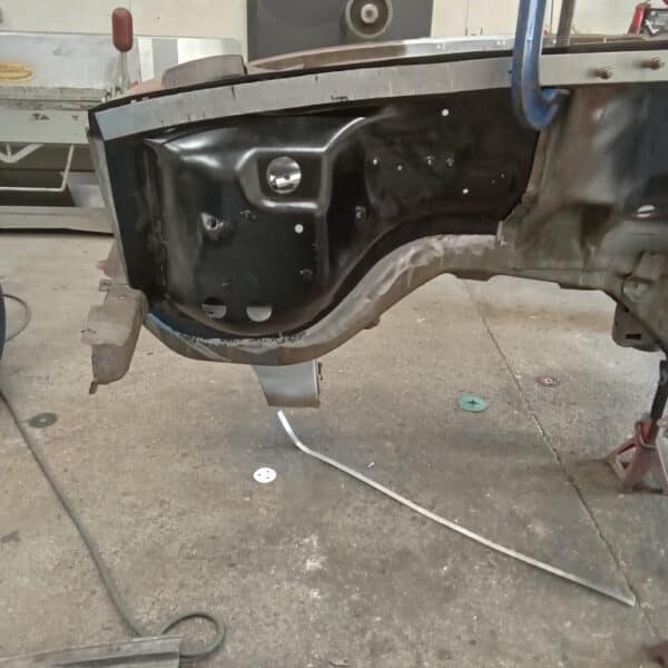 3.07.2025 1978 Mercedes 350SL Red rust repair 1