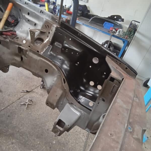 3.07.2025 1978 Mercedes 350SL Red rust repair 2