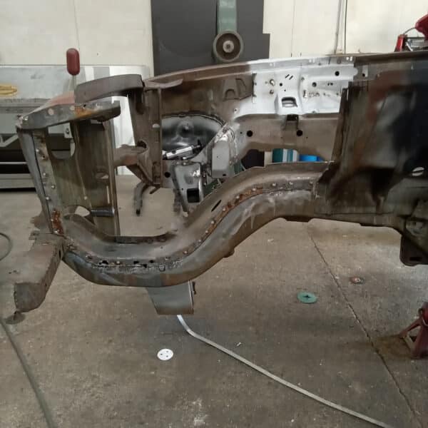 3.07.2025 1978 Mercedes 350SL Red rust repair 3