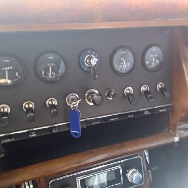 31.07.2025 1964 Daimler 250 V8 Blue overheating issue 1