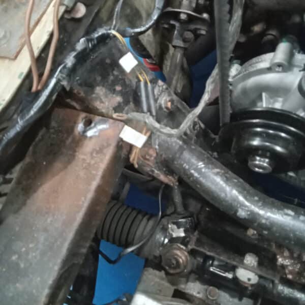 31.07.2025 1979 Reliant Scimitar SE6A Cream Cleaning Grounds 2