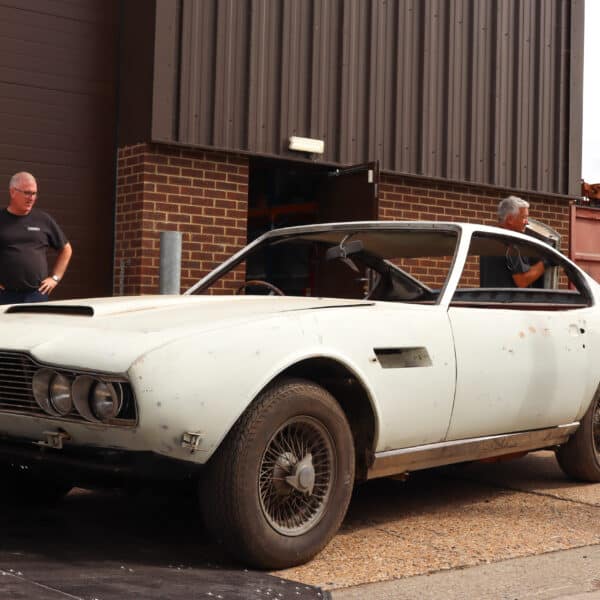 Aston Martin DBS 6 Vantage Arrival 23