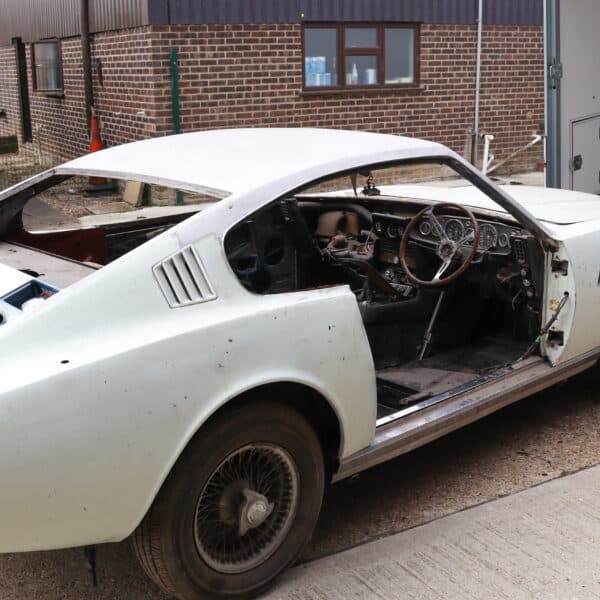 Aston Martin DBS 6 Vantage Arrival 7