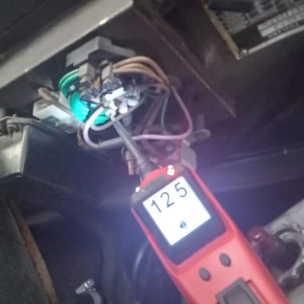 07.08.2025 1964 Daimler 250 V8 Blue Electric Fan 7