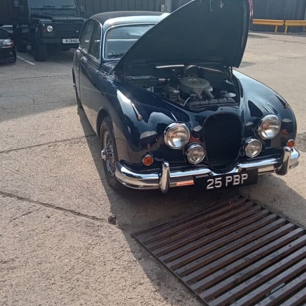 07.08.2025 1964 Daimler 250 V8 Blue cooling system 1