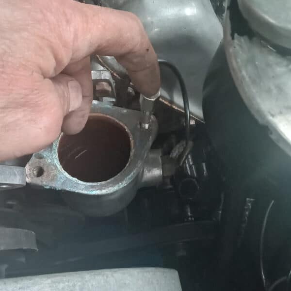 07.08.2025 1964 Daimler 250 V8 Blue cooling system 15