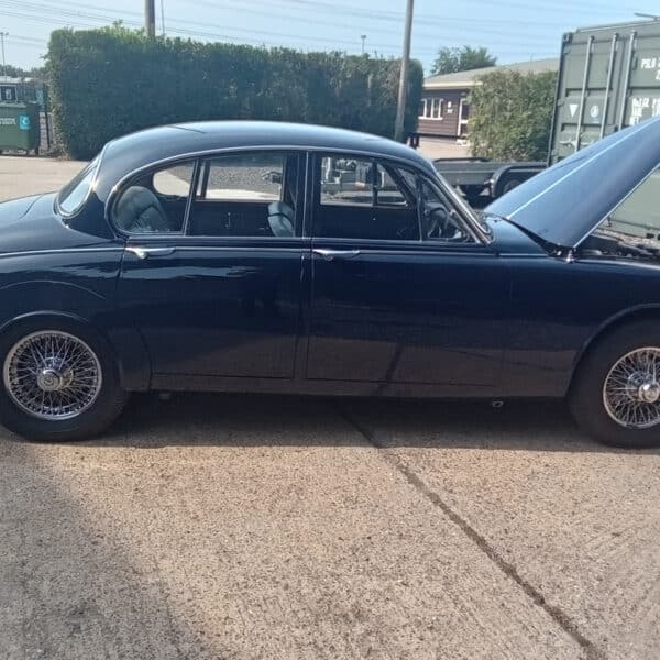 07.08.2025 1964 Daimler 250 V8 Blue cooling system 2