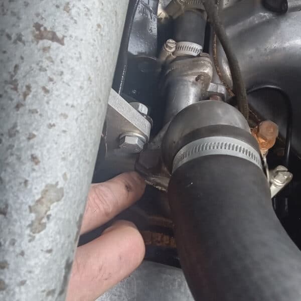 07.08.2025 1964 Daimler 250 V8 Blue cooling system 3
