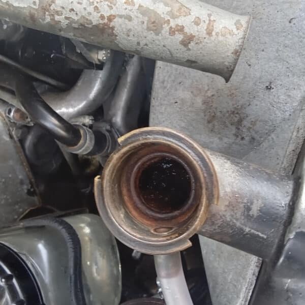 07.08.2025 1964 Daimler 250 V8 Blue cooling system 5