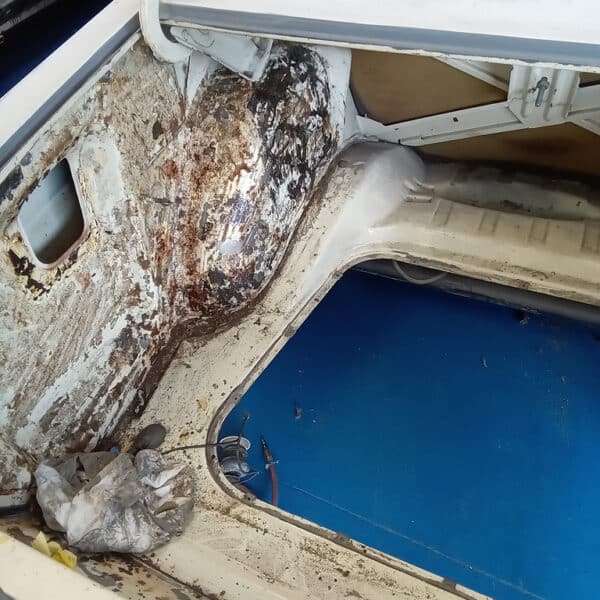 07.08.2025 1969 Audi 70L White Boot 3