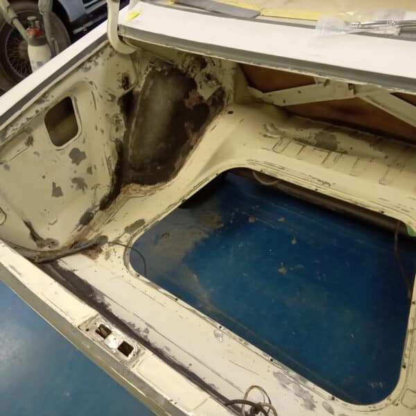 07.08.2025 1969 Audi 70L White Boot 7
