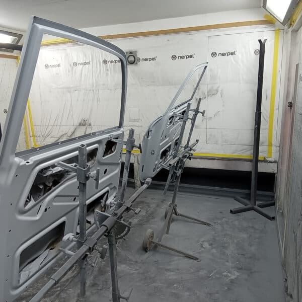 07.08.2025 1969 Audi 70L White Primer 12