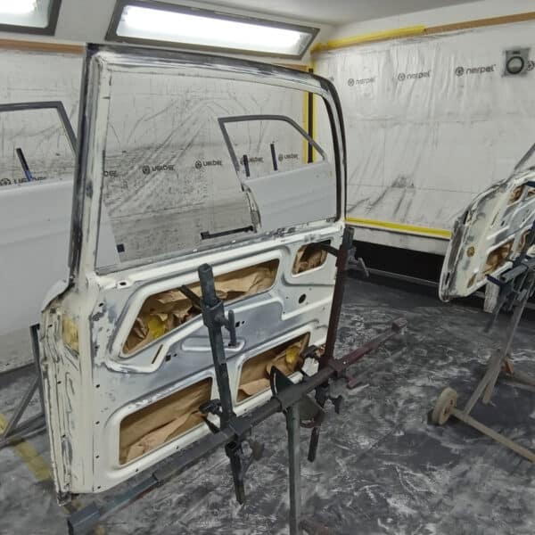 07.08.2025 1969 Audi 70L White Primer 2