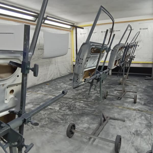 07.08.2025 1969 Audi 70L White Primer 8