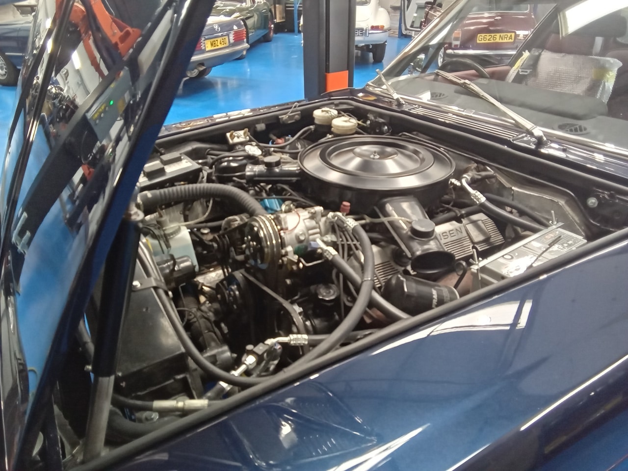 07.08.2025 1976 Jensen Interceptor Blue fitting final parts 15