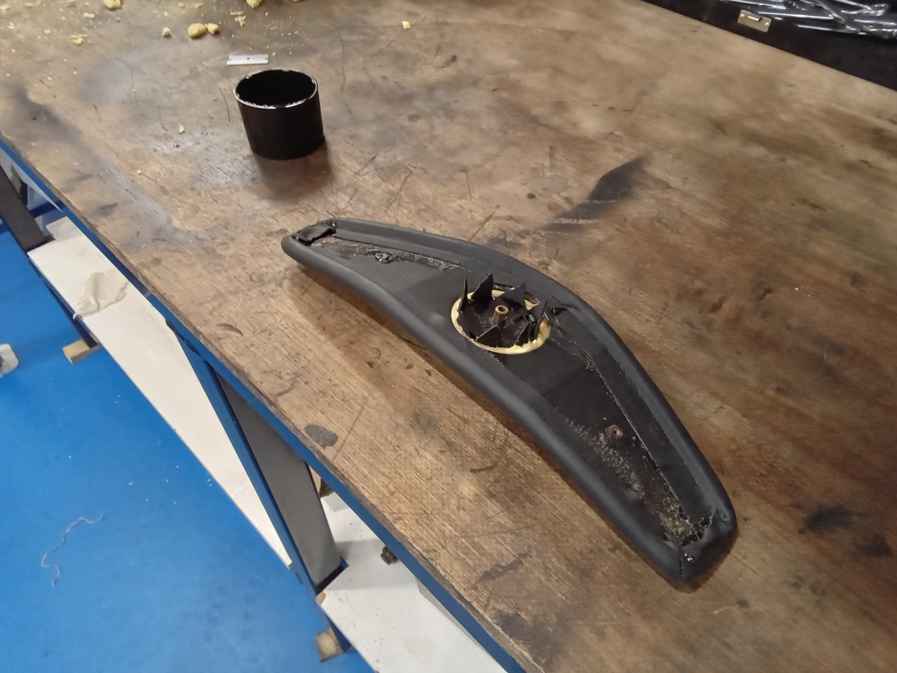 07.08.2025 1976 Jensen Interceptor Blue fitting final parts 17
