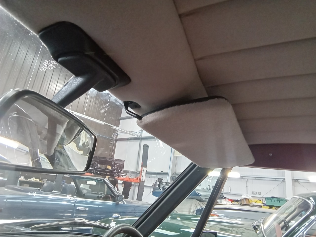 07.08.2025 1976 Jensen Interceptor Blue fitting final parts 2