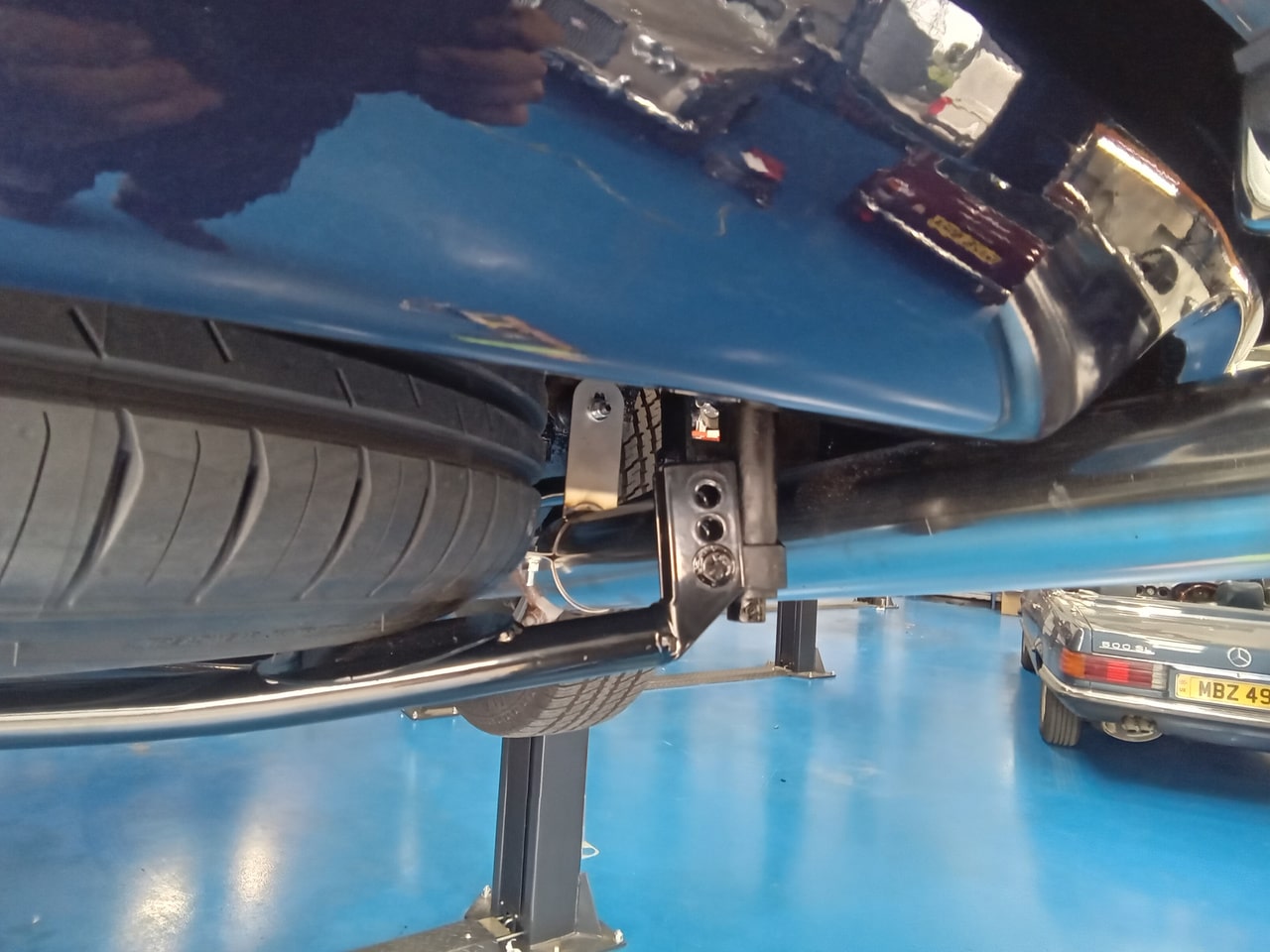 07.08.2025 1976 Jensen Interceptor Blue fitting final parts 9