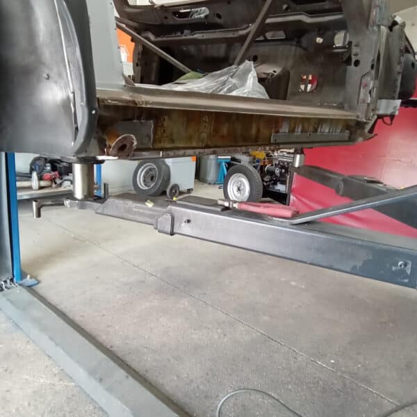 07.08.2025 1978 Mercedes 350SL Red outer sill 6