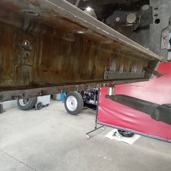 07.08.2025 1978 Mercedes 350SL Red outer sill 7