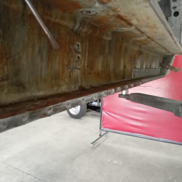 07.08.2025 1978 Mercedes 350SL Red outer sill 9