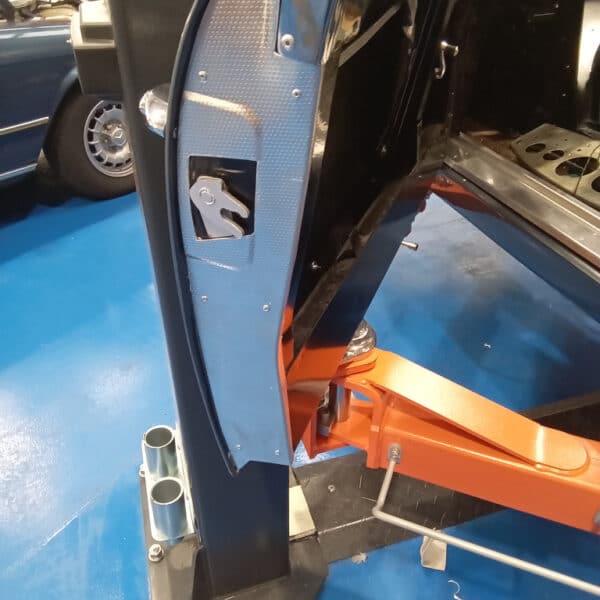 080825 1960 Jensen 541R B Post Trims Started Motor and Steering Column