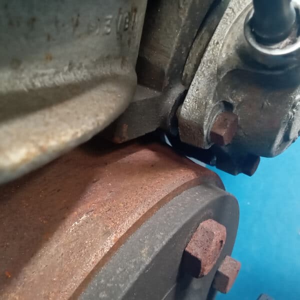 080825 1964 Daimler 250V8 Brakes and Wiring 11