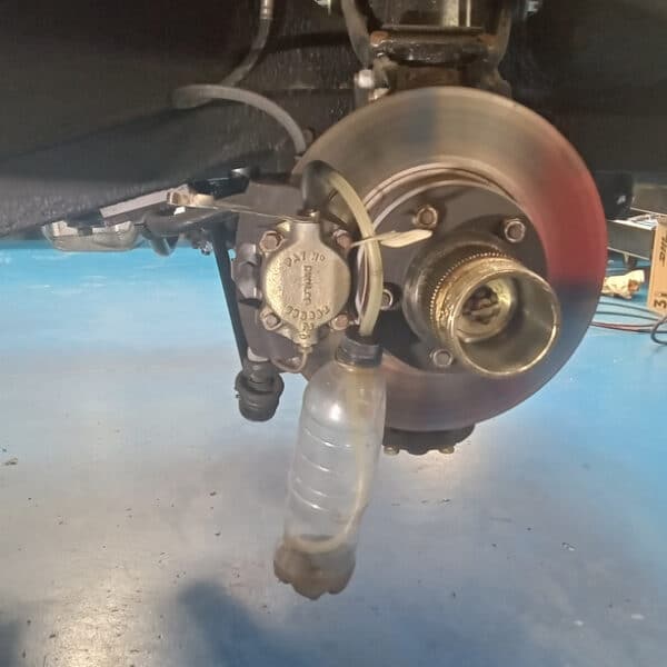080825 1964 Daimler 250V8 Brakes and Wiring 14