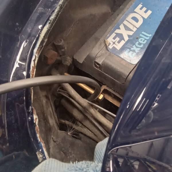 080825 1964 Daimler 250V8 Brakes and Wiring 2