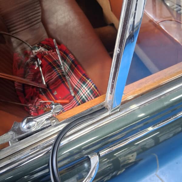 12.08.2025 1966 Jaguar S Type Green rear window seal 1