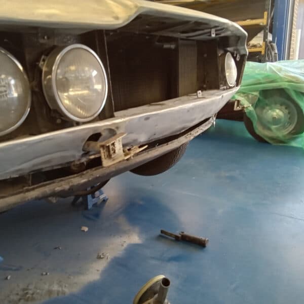 12.08.2025 1970 Aston Martin DBS 6 Vantage White striping 4