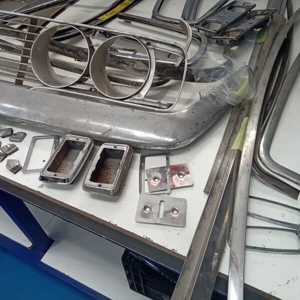 12.08.2025 1970 Aston Martin DBS 6 Vantage White stripping down crome 1