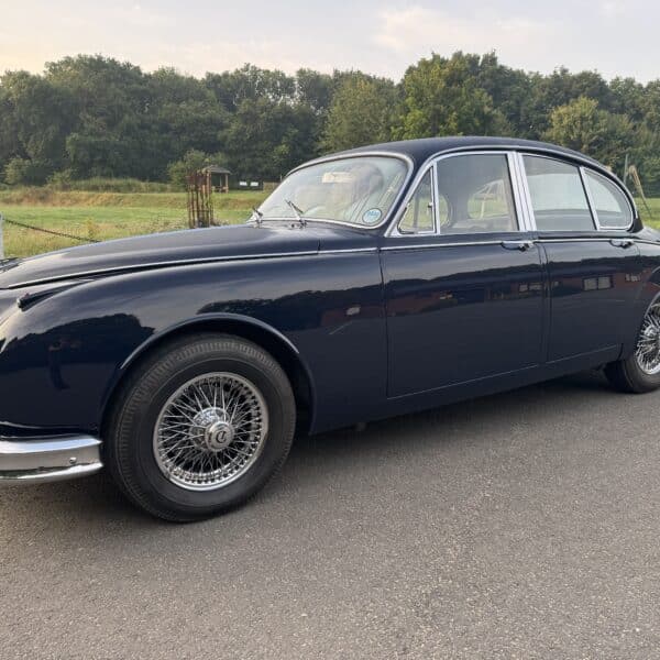 130825 1964 Daimler 250 V8 1