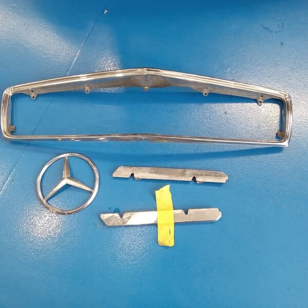 130825 1978 Mercedes 350SL Chromework 9