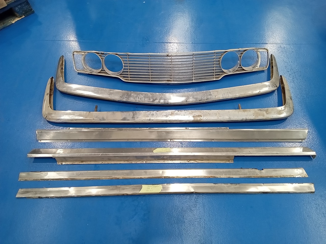 14.08.2025 1970 Aston Martin DBS 6 Vantage White chrome parts 1