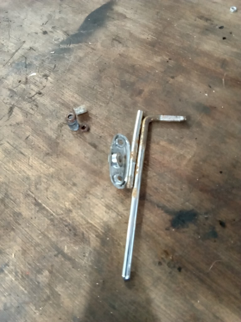 14.08.2025 1970 Aston Martin DBS 6 Vantage White chrome parts 18