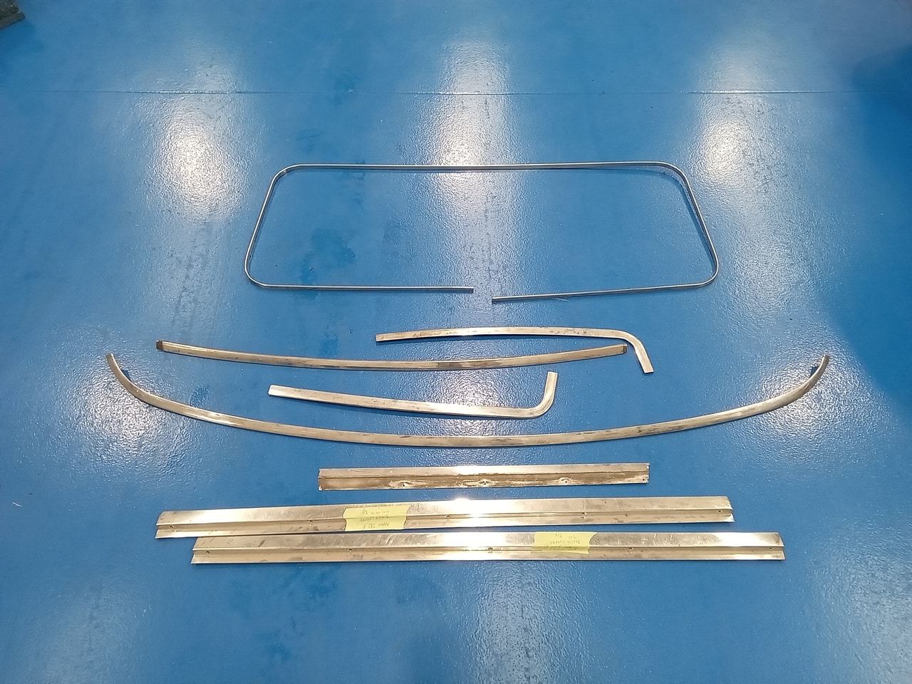 14.08.2025 1970 Aston Martin DBS 6 Vantage White chrome parts 2