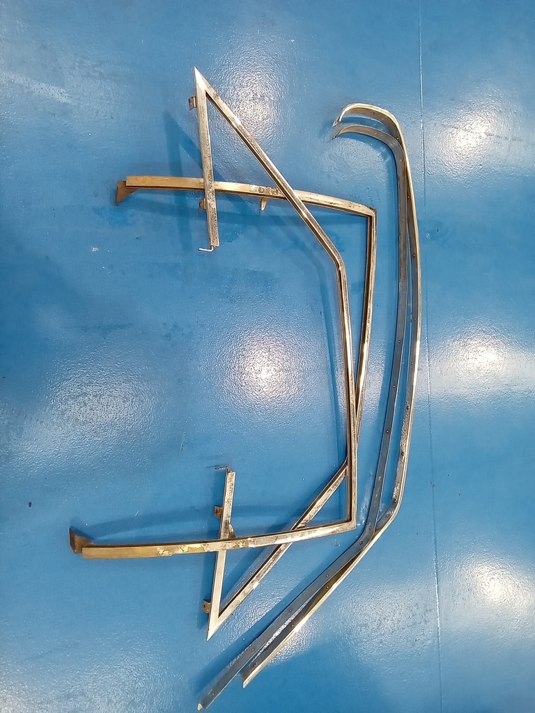 14.08.2025 1970 Aston Martin DBS 6 Vantage White chrome parts 3