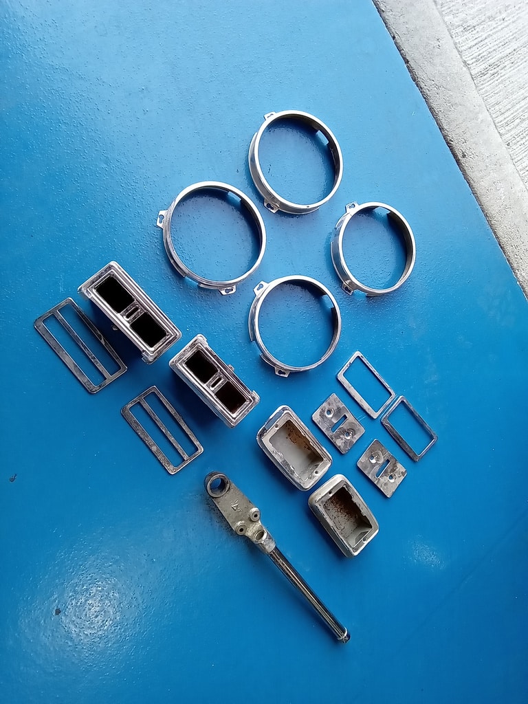 14.08.2025 1970 Aston Martin DBS 6 Vantage White chrome parts 5