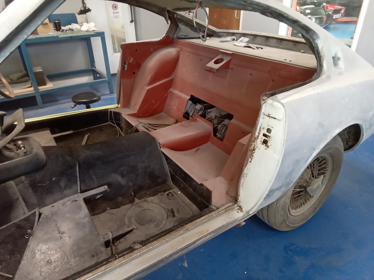 14.08.2025 1970 Aston Martin DBS 6 Vantage White strip paint 11