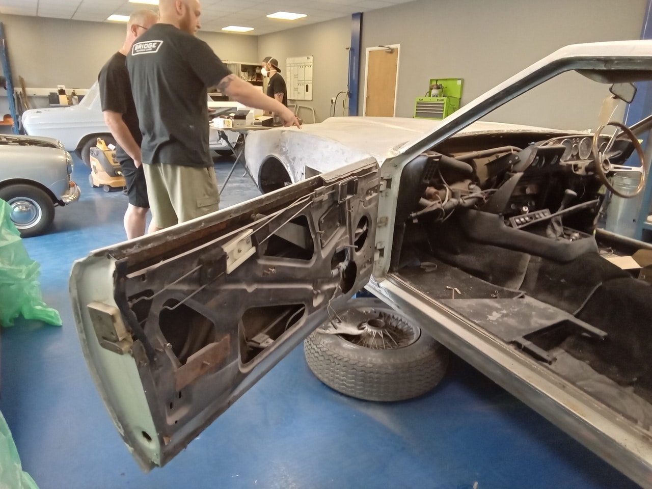 14.08.2025 1970 Aston Martin DBS 6 Vantage White strip paint 5