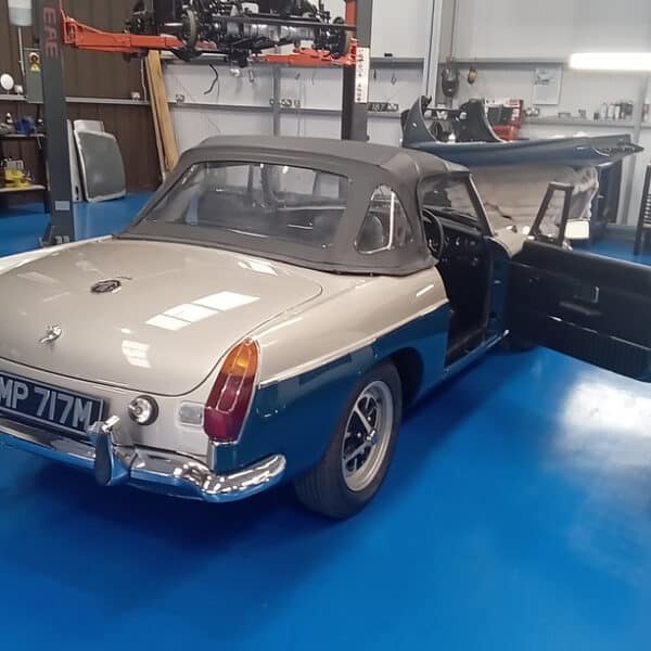 14.08.2025 1973 MG B Roadster Blue minor repairs 1
