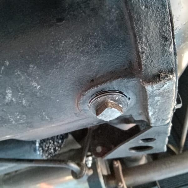 14.08.20251976 Jensen Interceptor Blue Welding crack 1