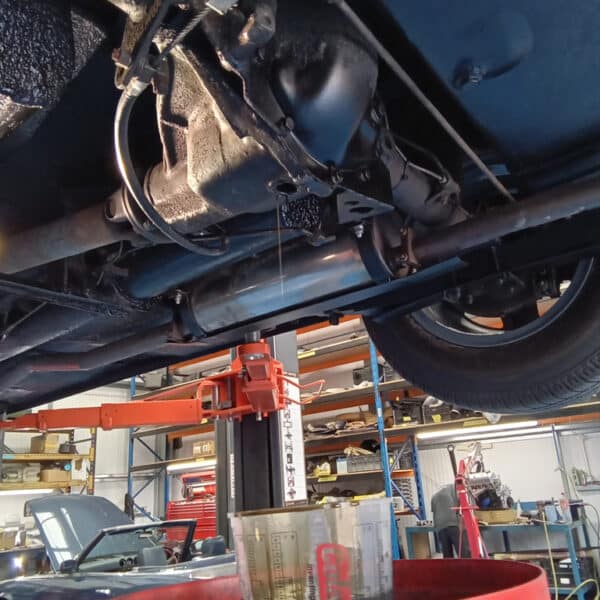 14.08.20251976 Jensen Interceptor Blue Welding crack 10