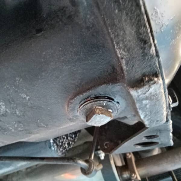 14.08.20251976 Jensen Interceptor Blue Welding crack 2
