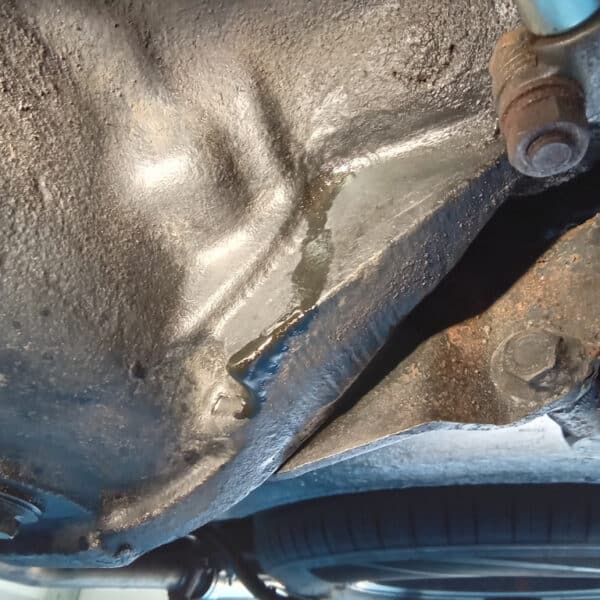 14.08.20251976 Jensen Interceptor Blue Welding crack 3