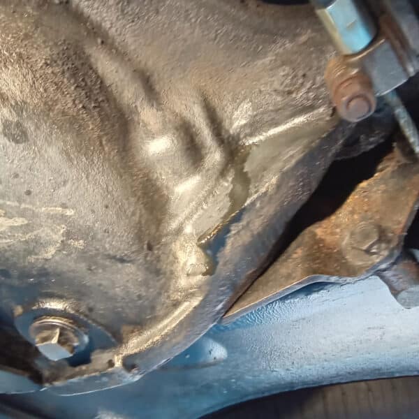14.08.20251976 Jensen Interceptor Blue Welding crack 4