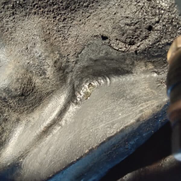 14.08.20251976 Jensen Interceptor Blue Welding crack 6
