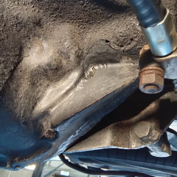 14.08.20251976 Jensen Interceptor Blue Welding crack 7