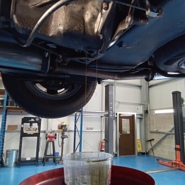 14.08.20251976 Jensen Interceptor Blue Welding crack 9